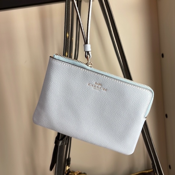Coach Corner Zip Wristlet
Silver/POWDER BLUE - Picture 6 of 16